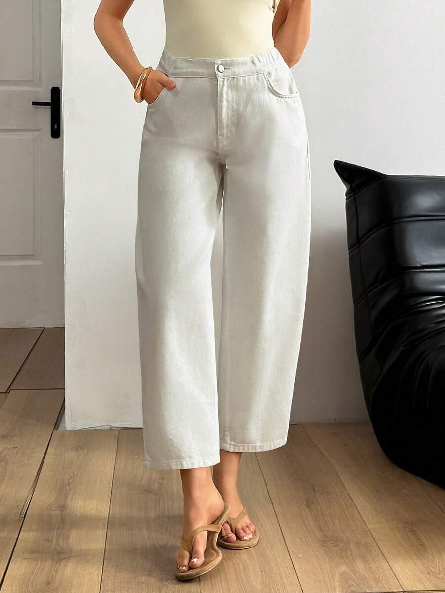 białe luźne spodnie jeans