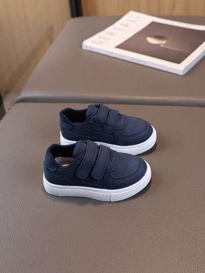 granatowe buty sportowe