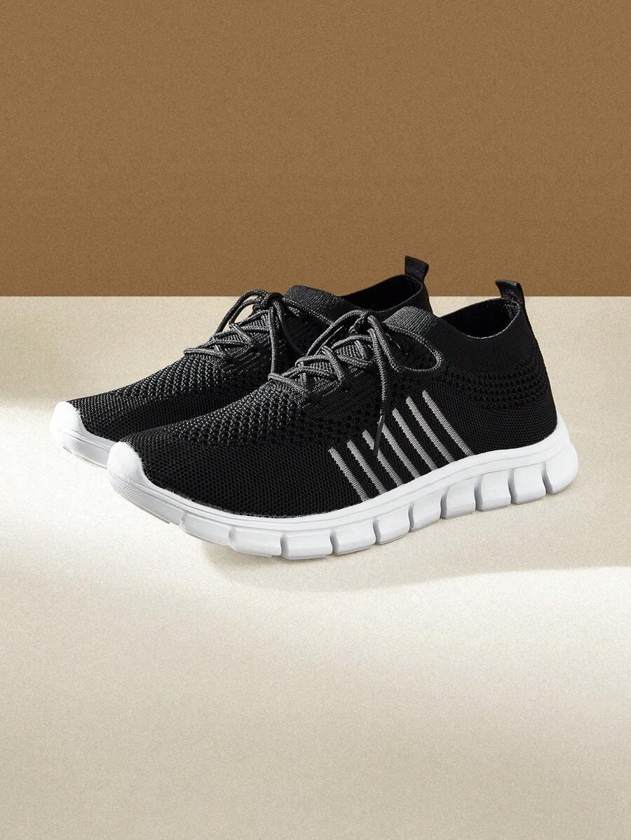 czarne buty sportowe