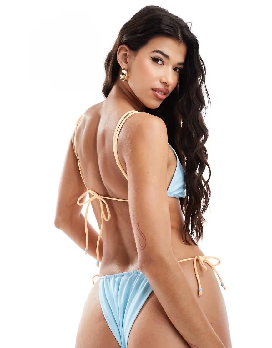 niebieska góra od bikini