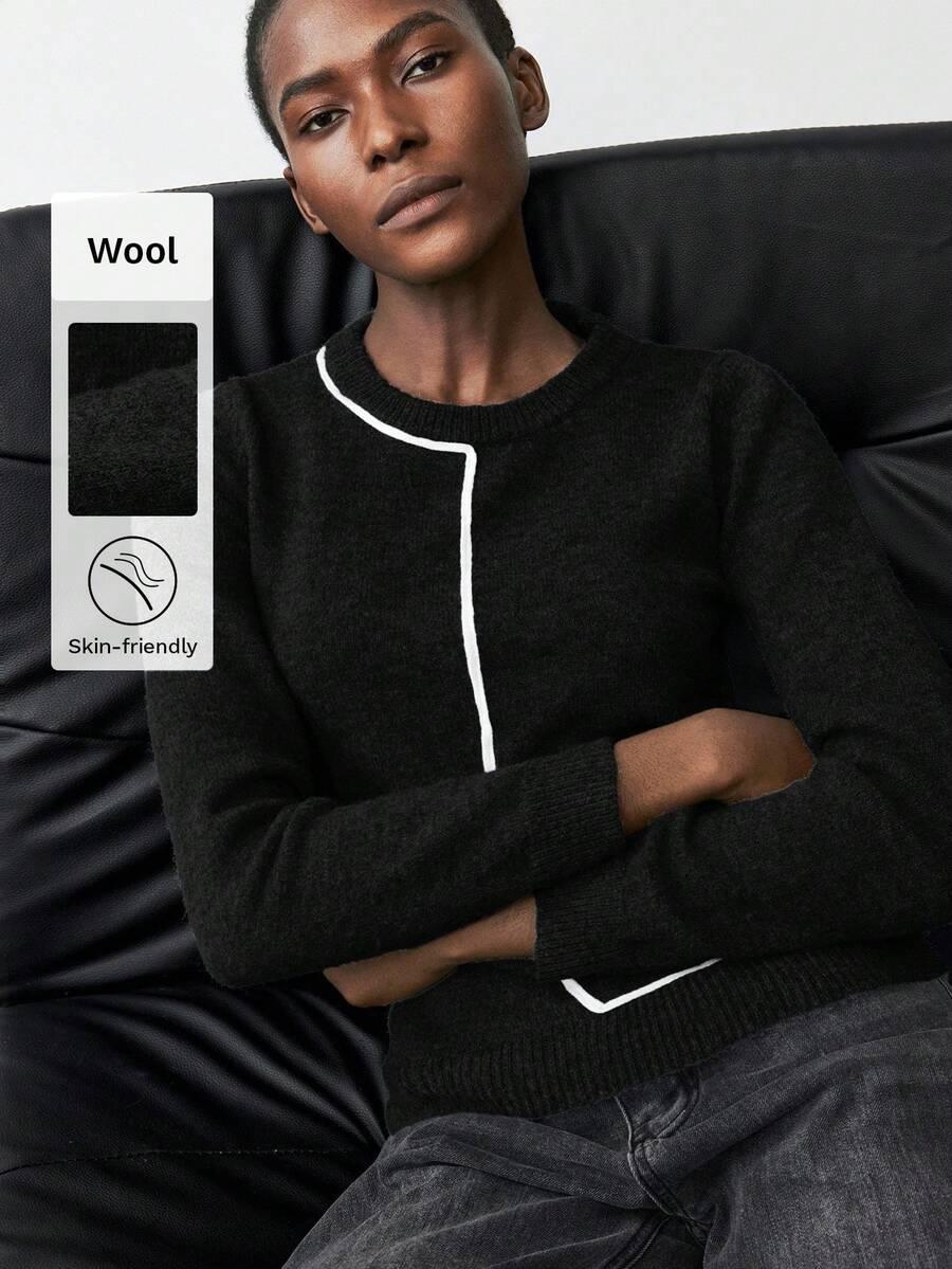 czarny sweter kontrast