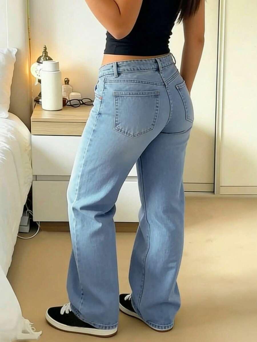 niebieskie spodnie jeans