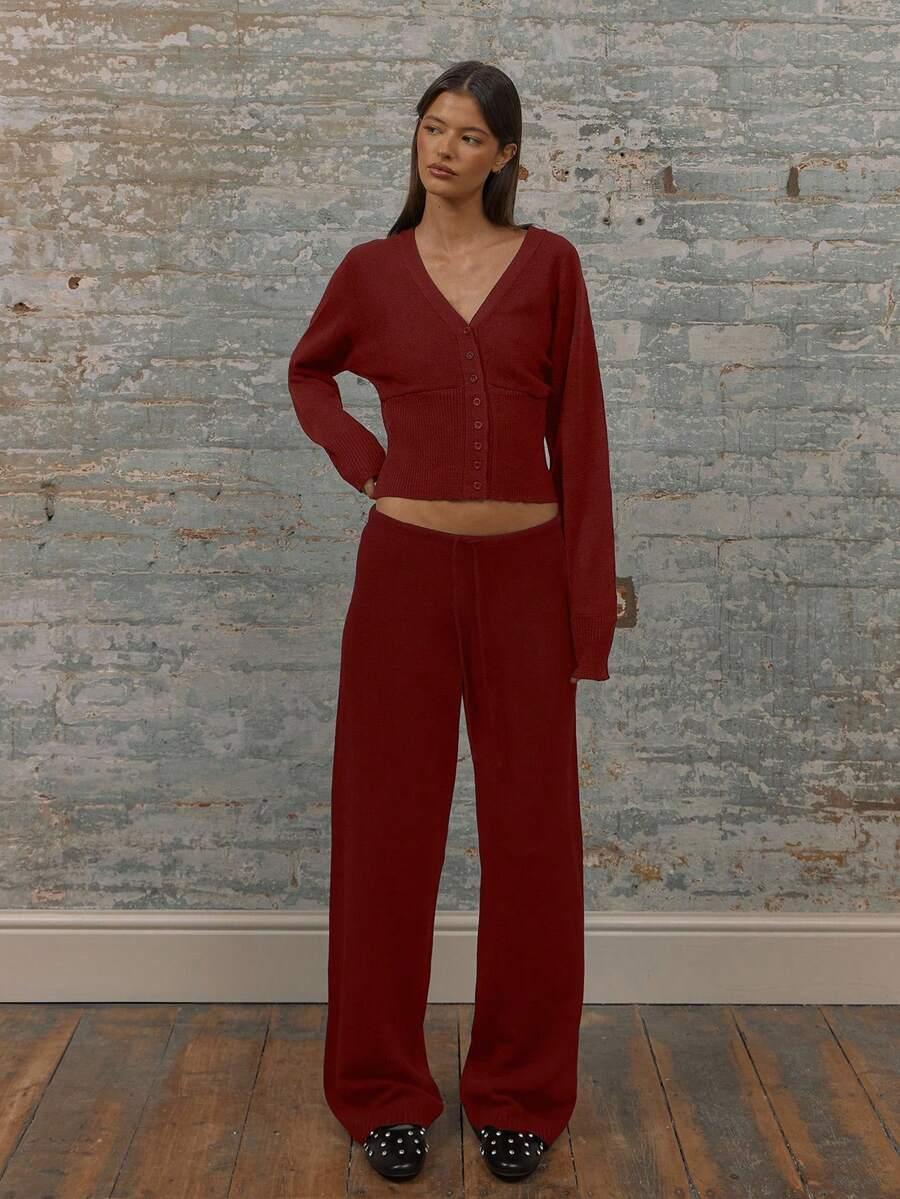 czerwony sweter guziki