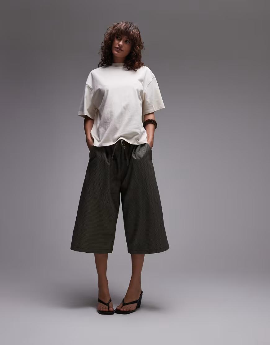 BEŻOWY T-SHIRT OVERSIZE