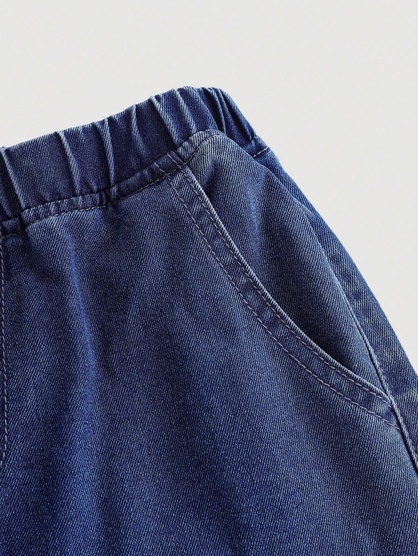 niebieskie spodnie jeans