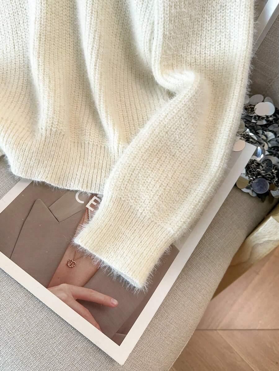 KREMOWY DZIANINOWY SWETER 
