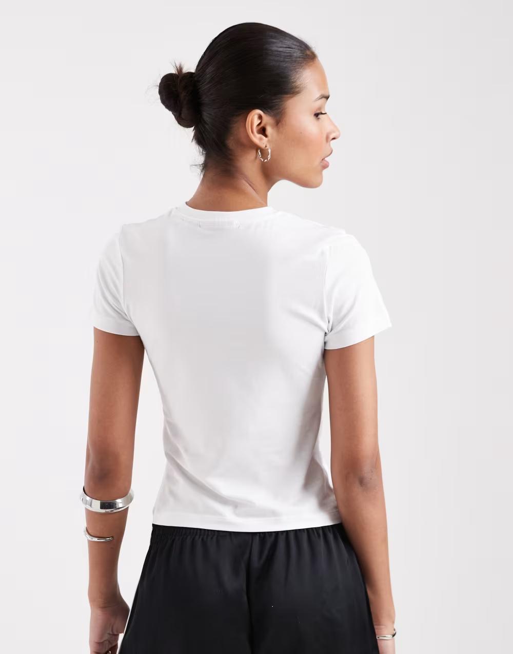 KLASYCZNY BIAŁY T-SHIRT V-NECK