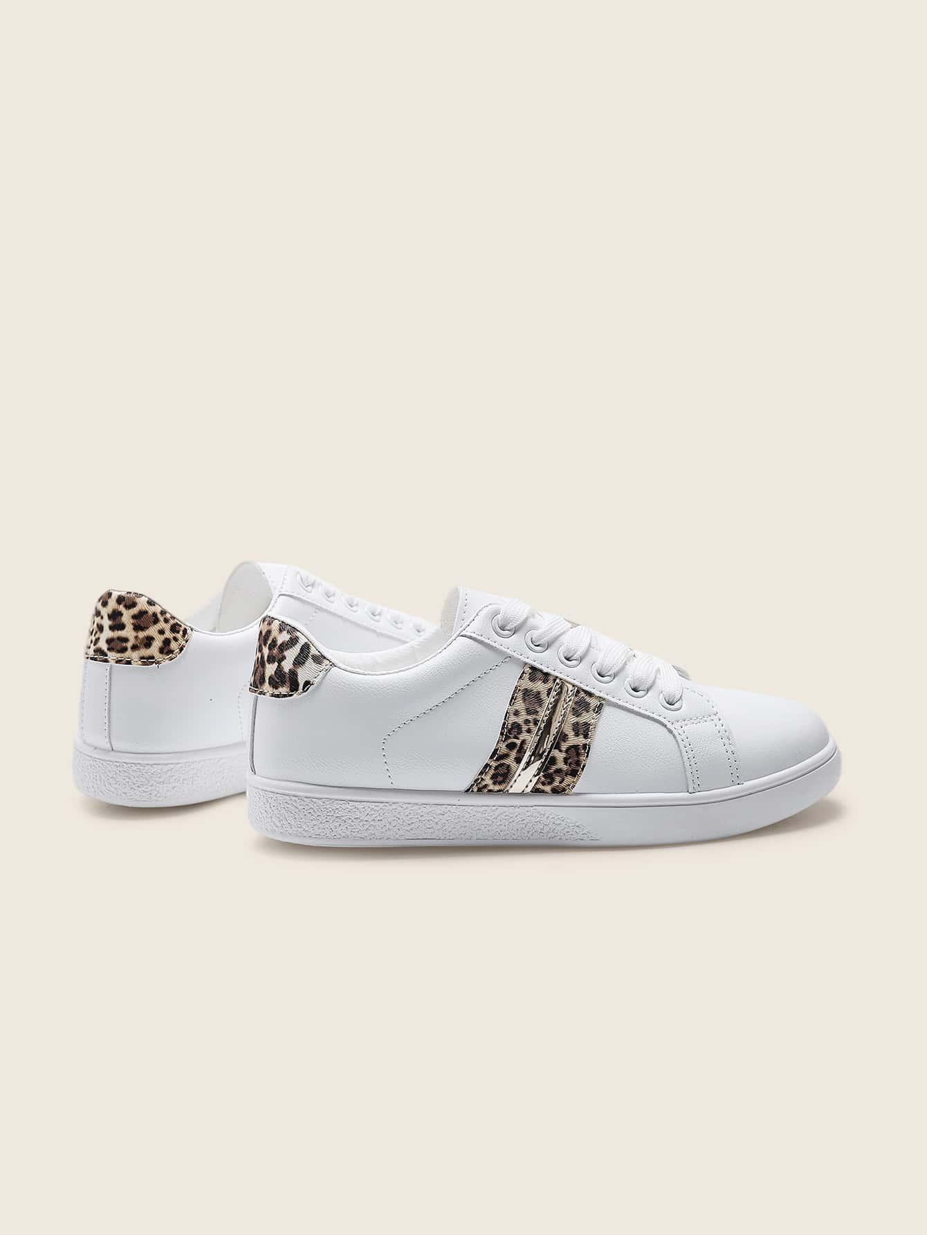 białe buty sportowe animal print 