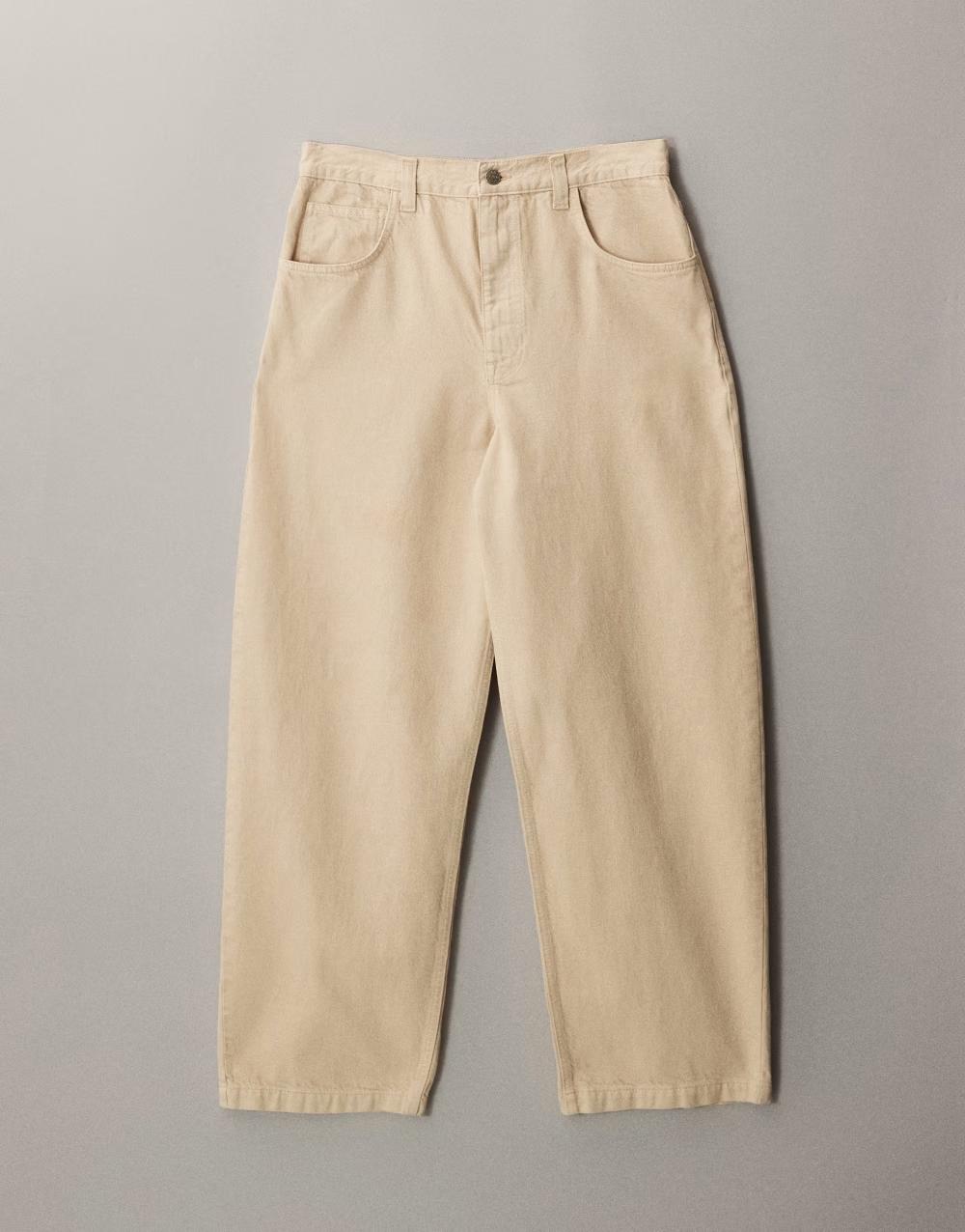 beżowe spodnie jeans zamek