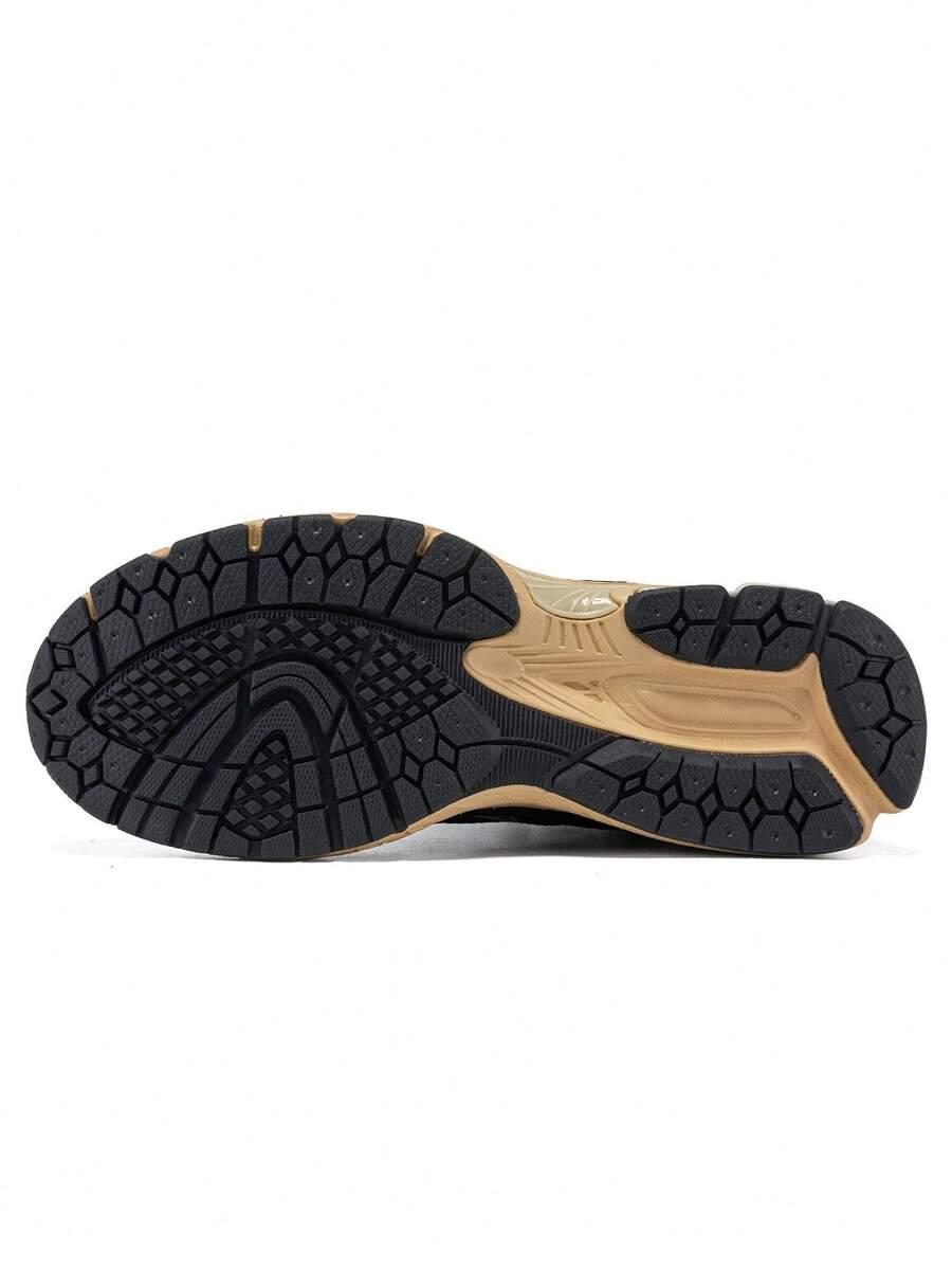 czarne buty sportowe