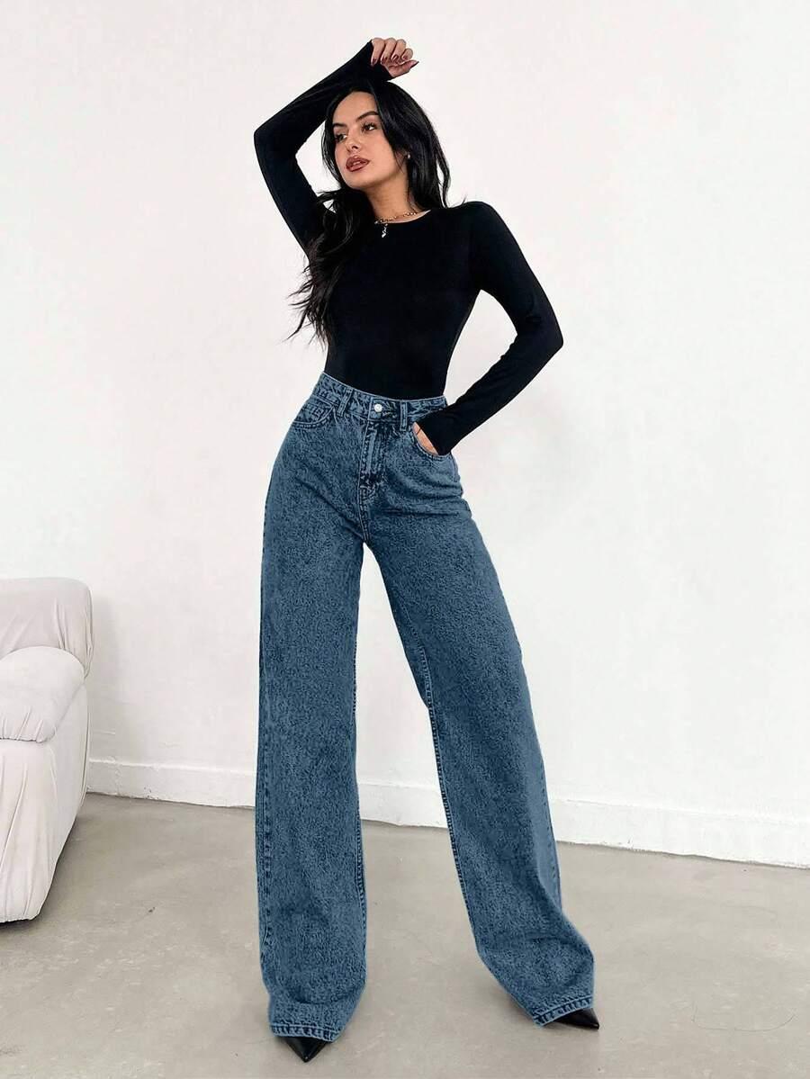 niebieskie spodnie jeans