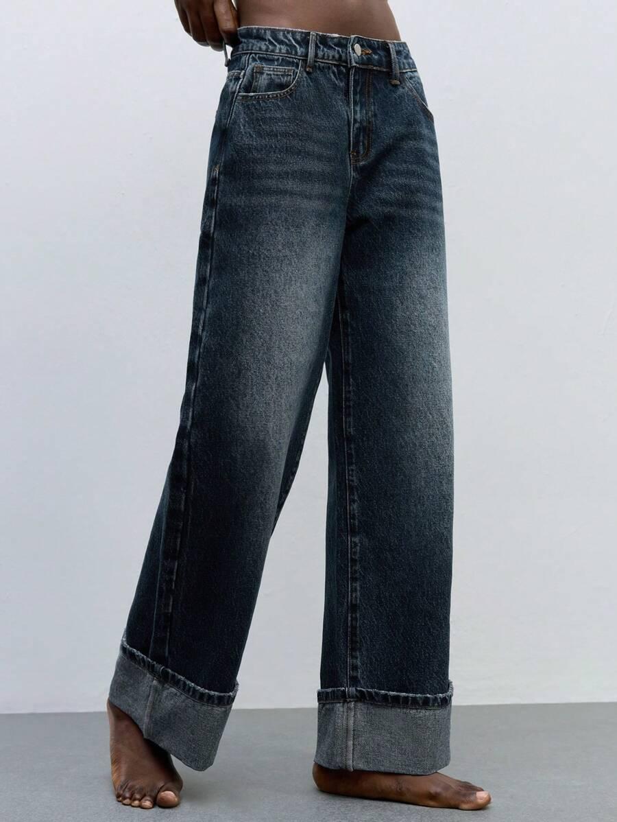 granatowe spodnie jeans