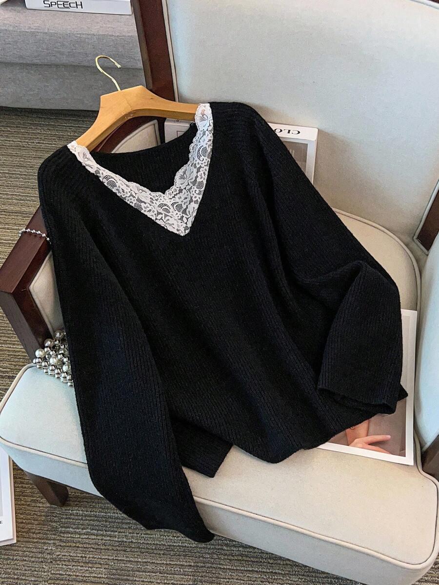czarny sweter koronka 