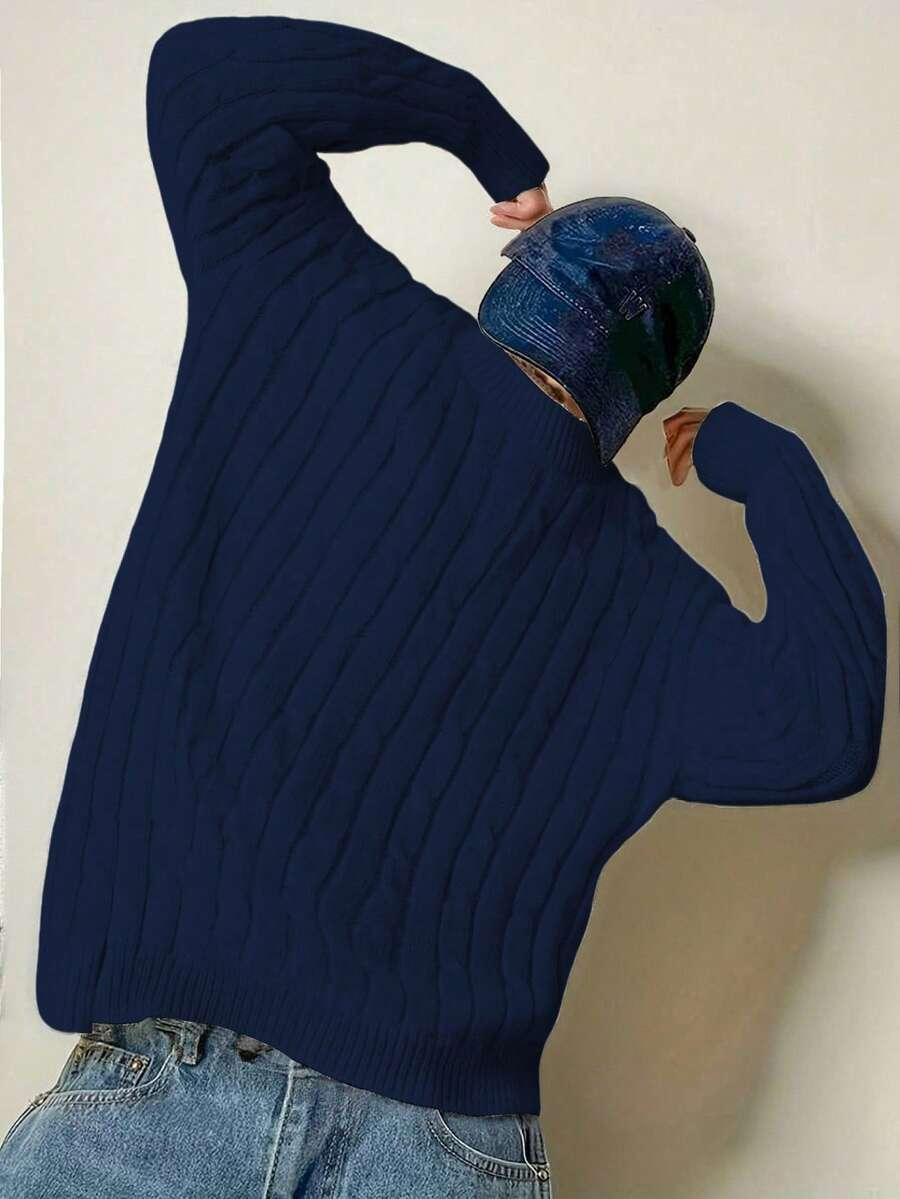 niebieski sweter okrągły dekolt 