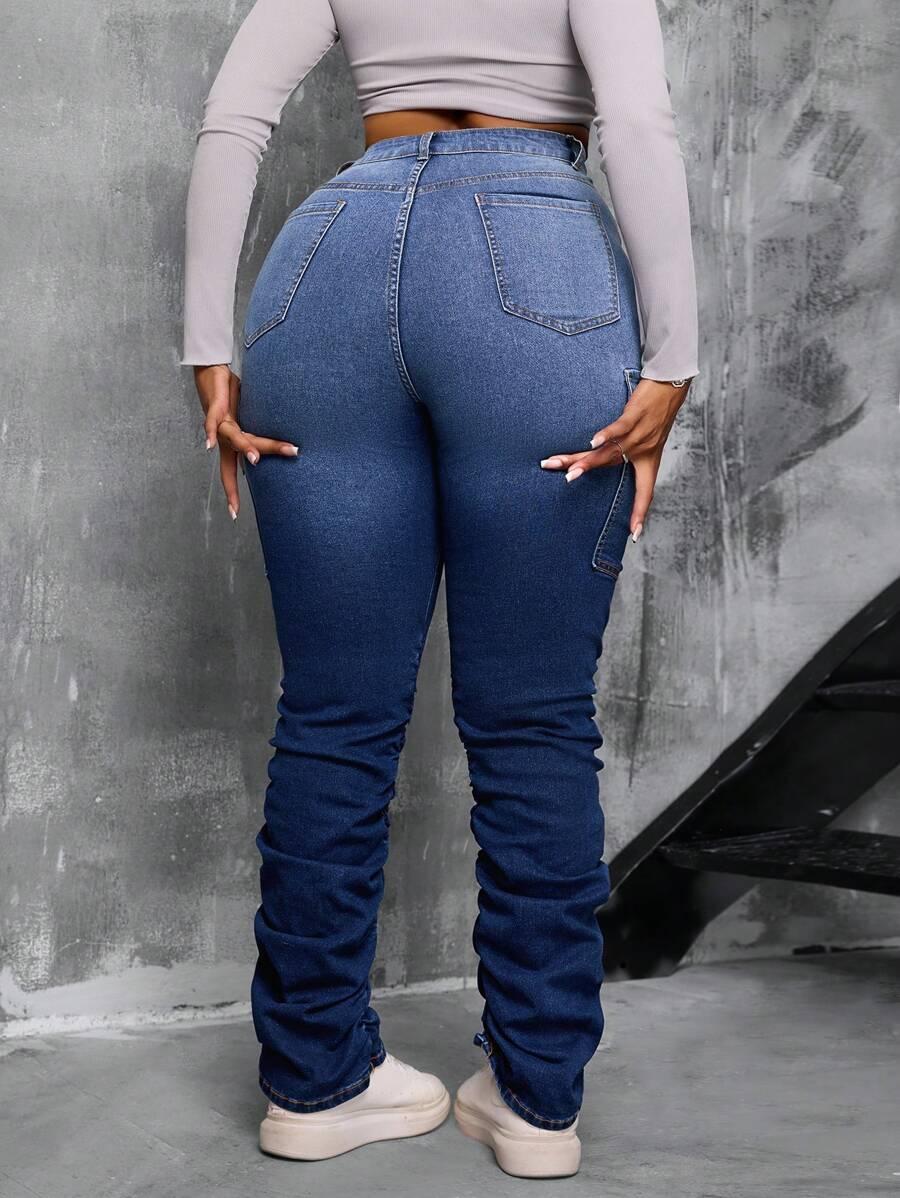 niebieskie spodnie jeans
