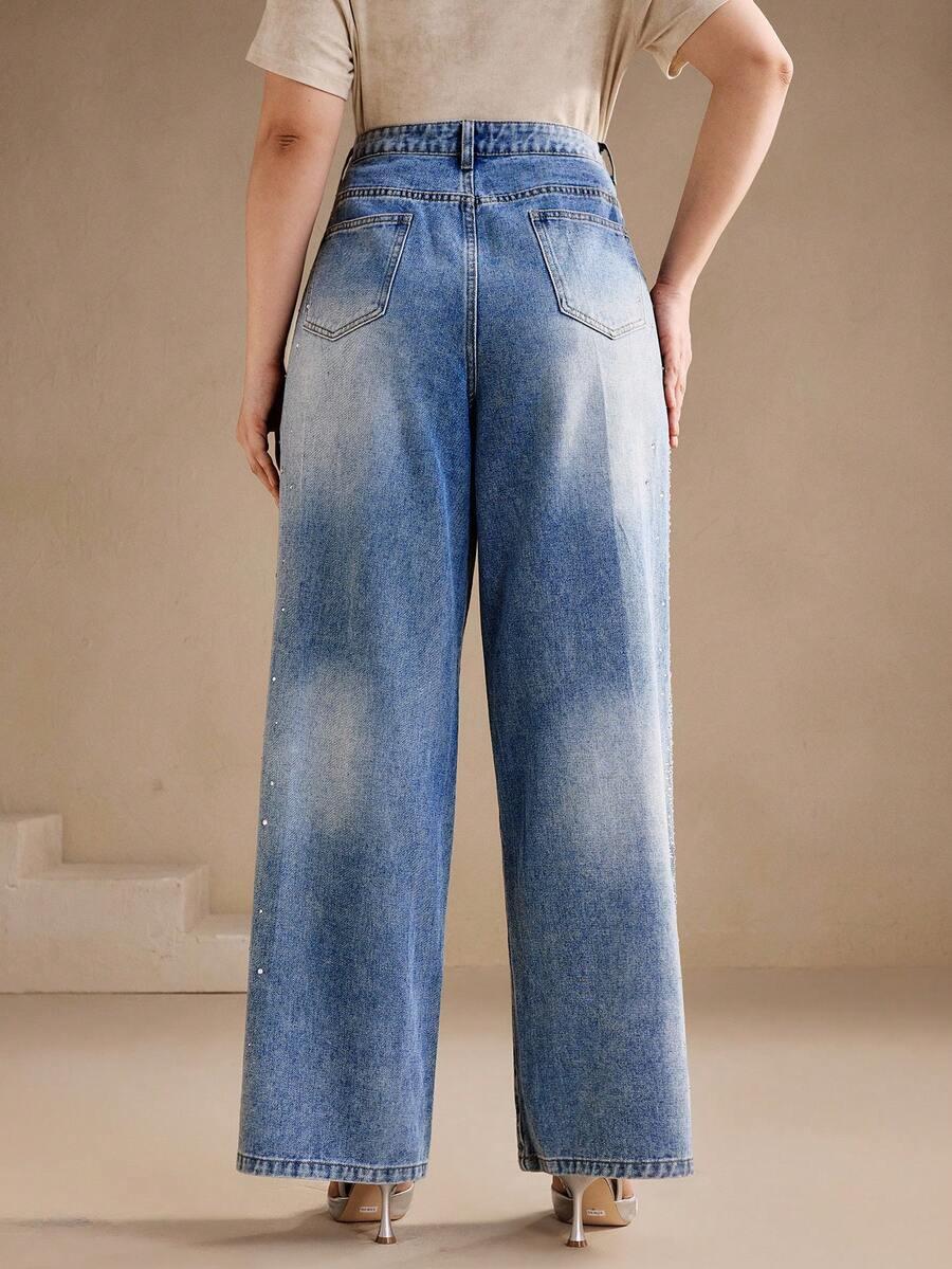 niebieskie spodnie jeans