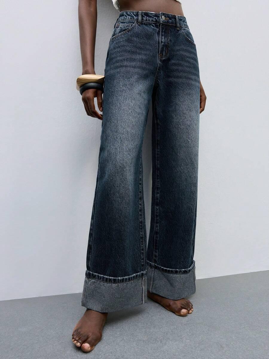 granatowe spodnie jeans