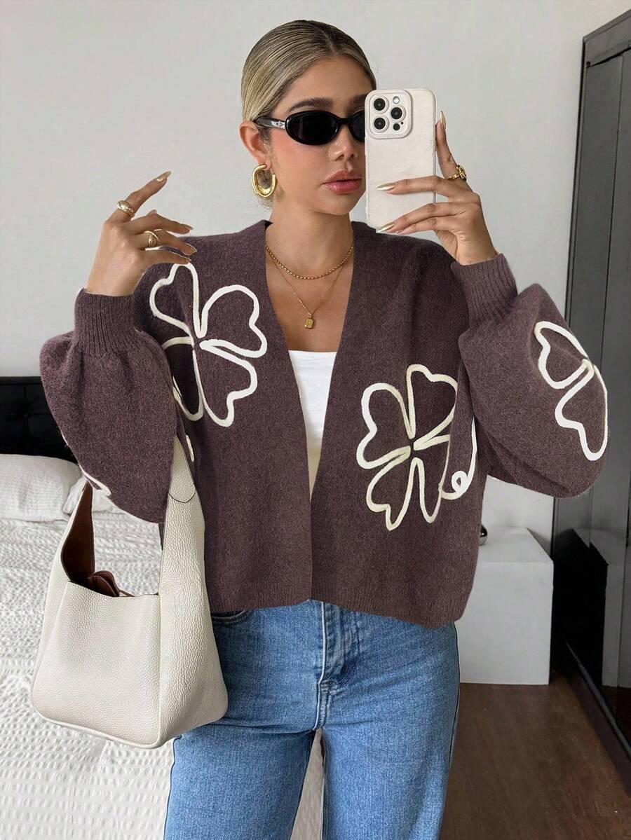 brązowy sweter kwiaty