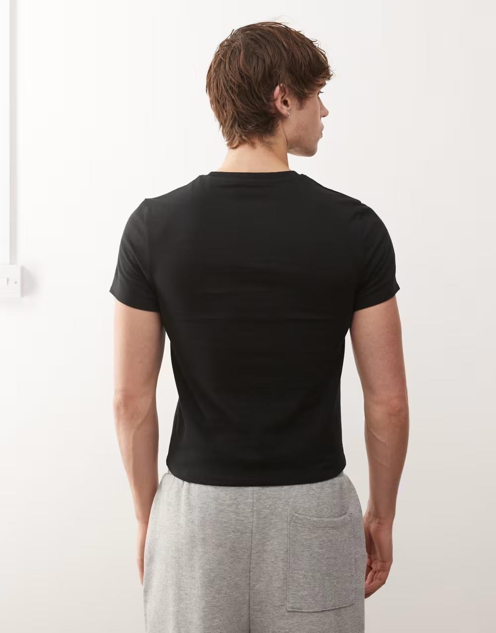 CZARNY T-SHIRT OKRĄGŁY DEKOLT