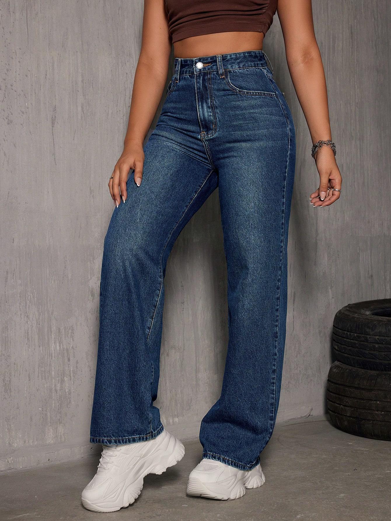 niebieskie spodnie jeans