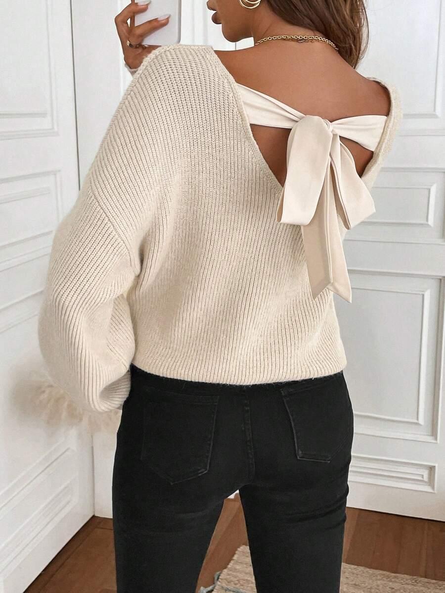 BEŻOWY SWETER KOKARDA 