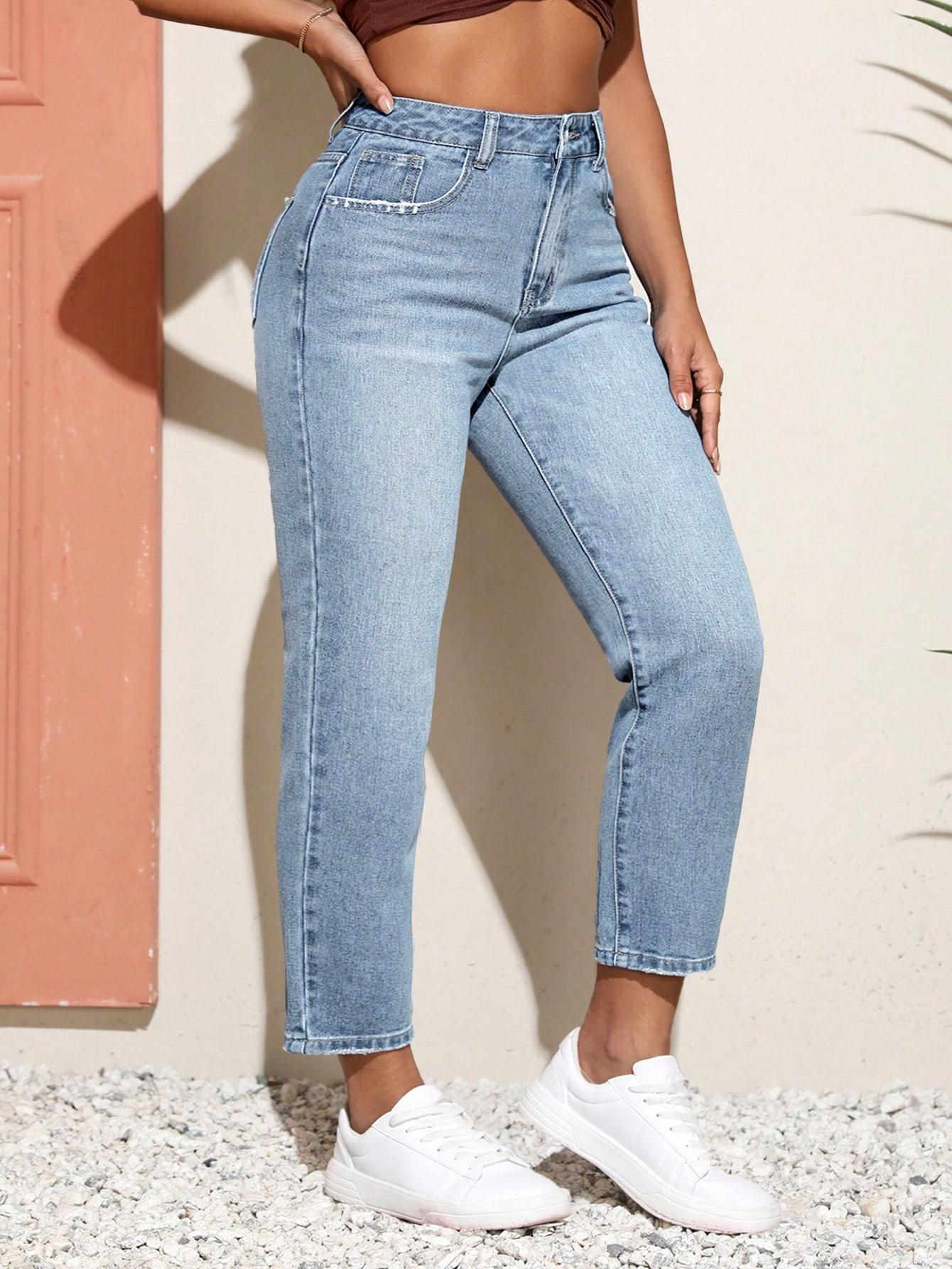 niebieskie spodnie jeans