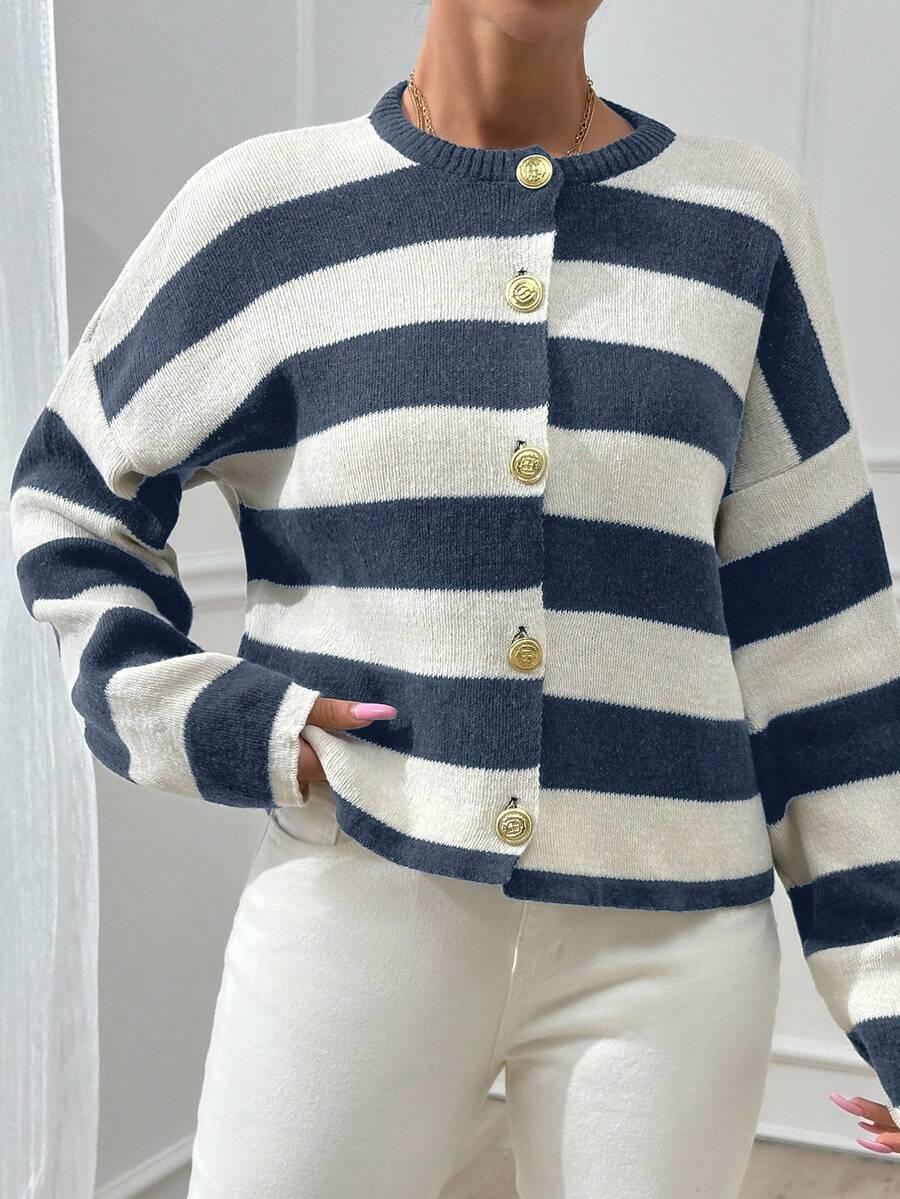 sweter guziki paski 