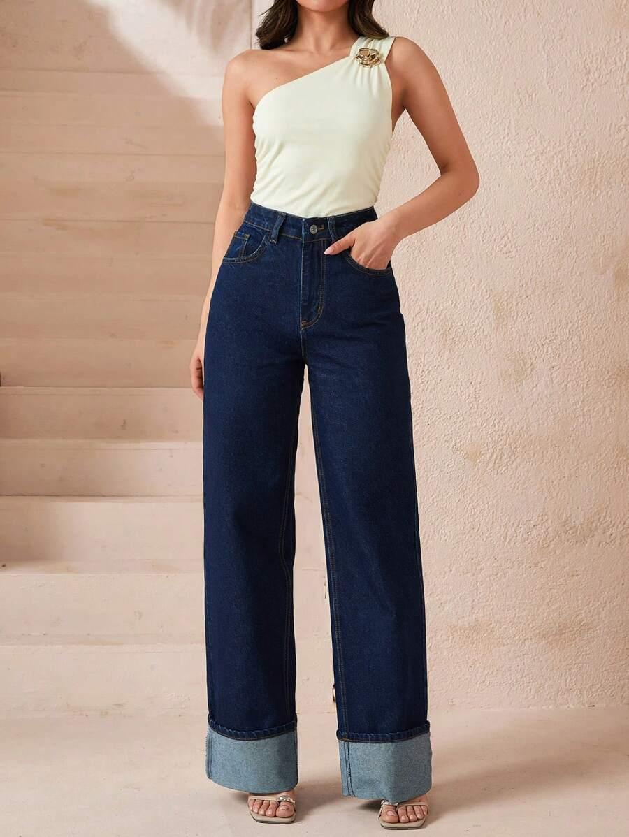 niebieskie spodnie jeans