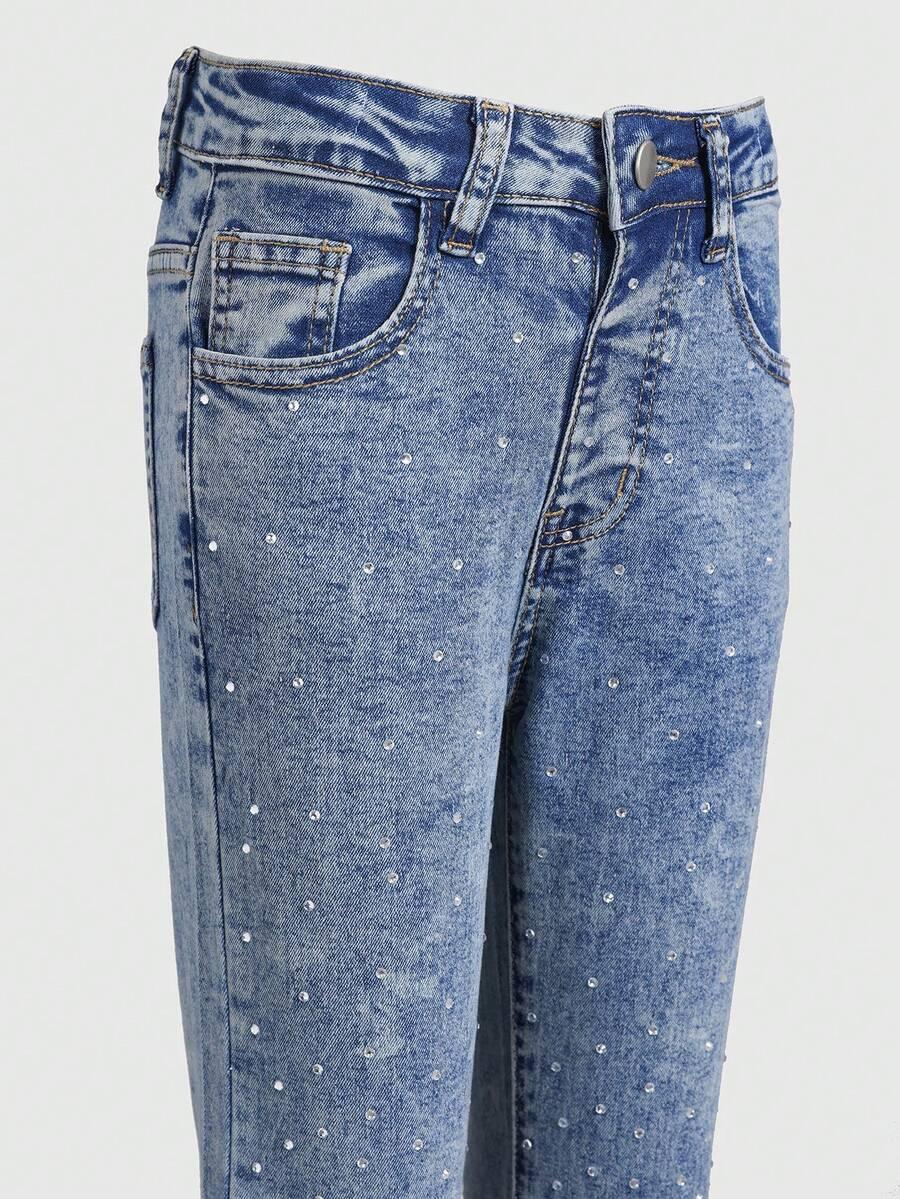 niebieskie spodnie jeans zdobienie