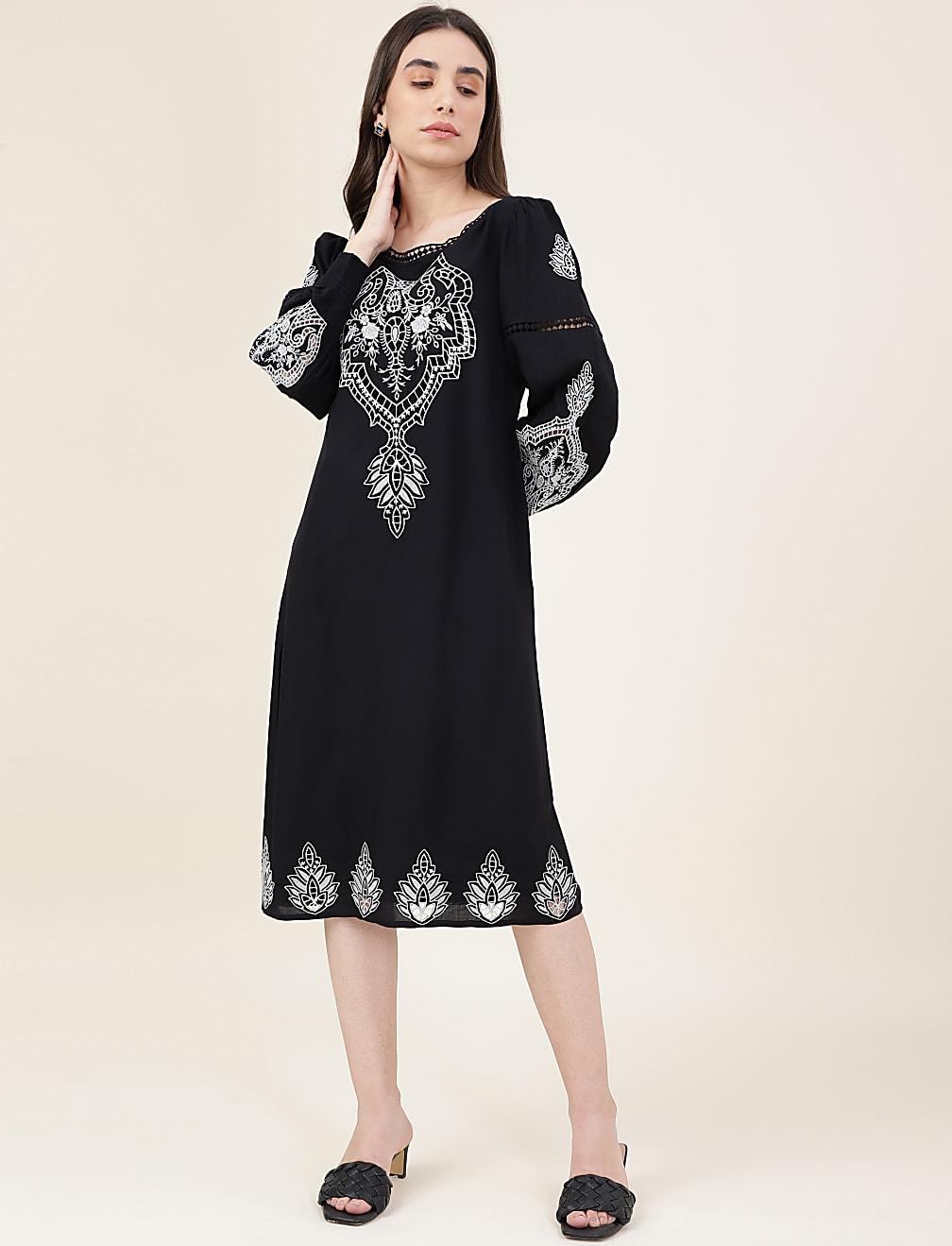 CZARNA MIDI SUKIENKA WZÓR T42-2464K-Y0