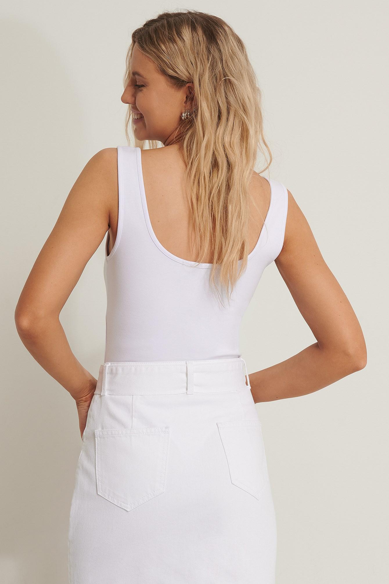 białe body v-neck