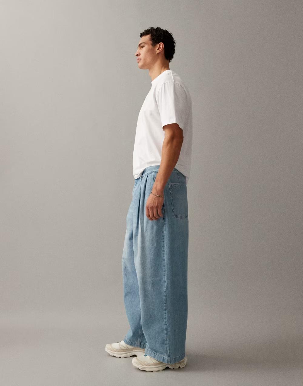niebieskie spodnie jeans kieszenie