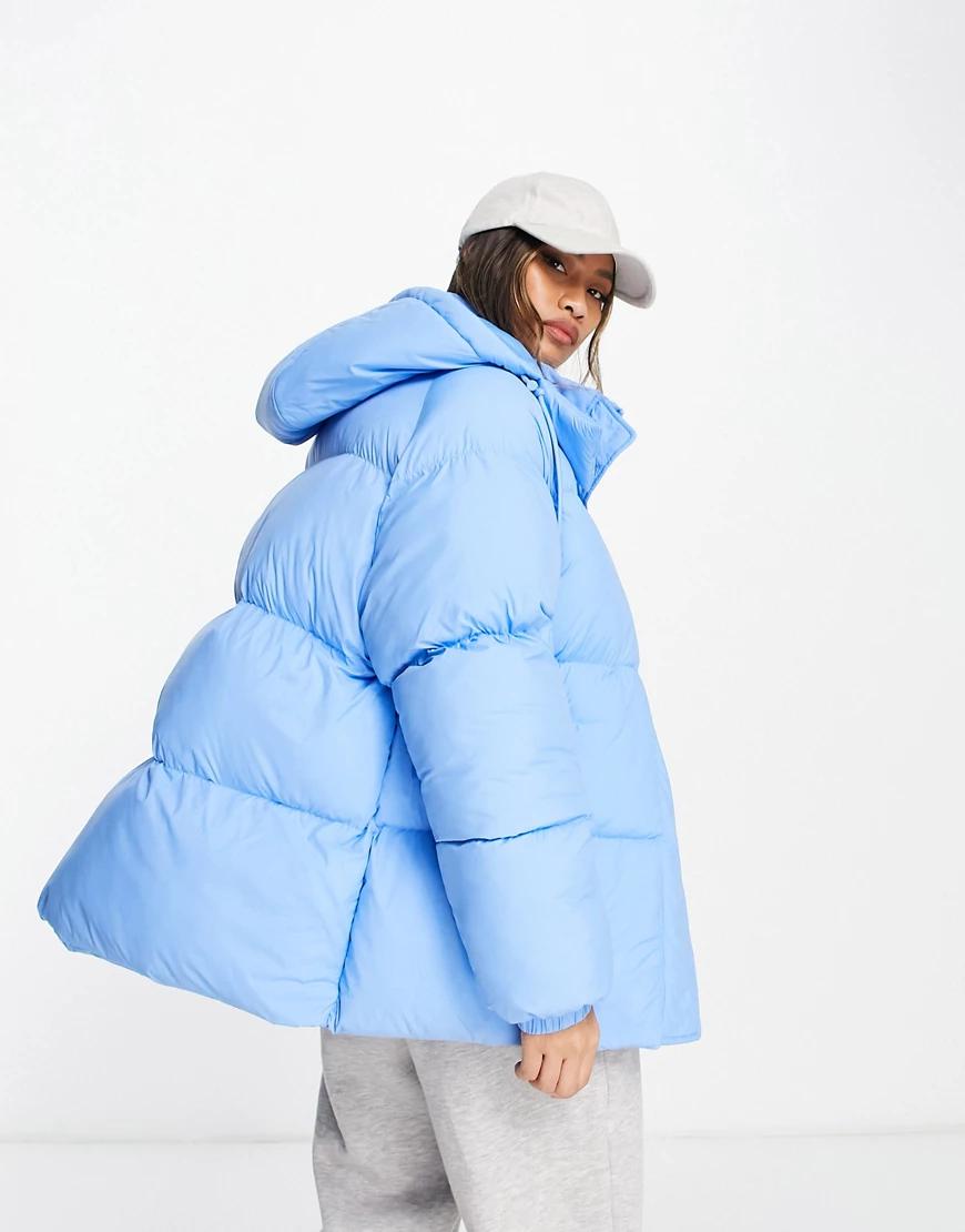 błękitna kurtka z kapturem puffer oversize