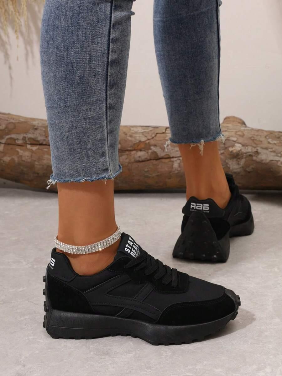 czarne buty sportowe