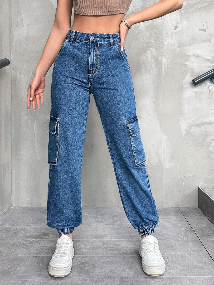 niebieskie spodnie jeans