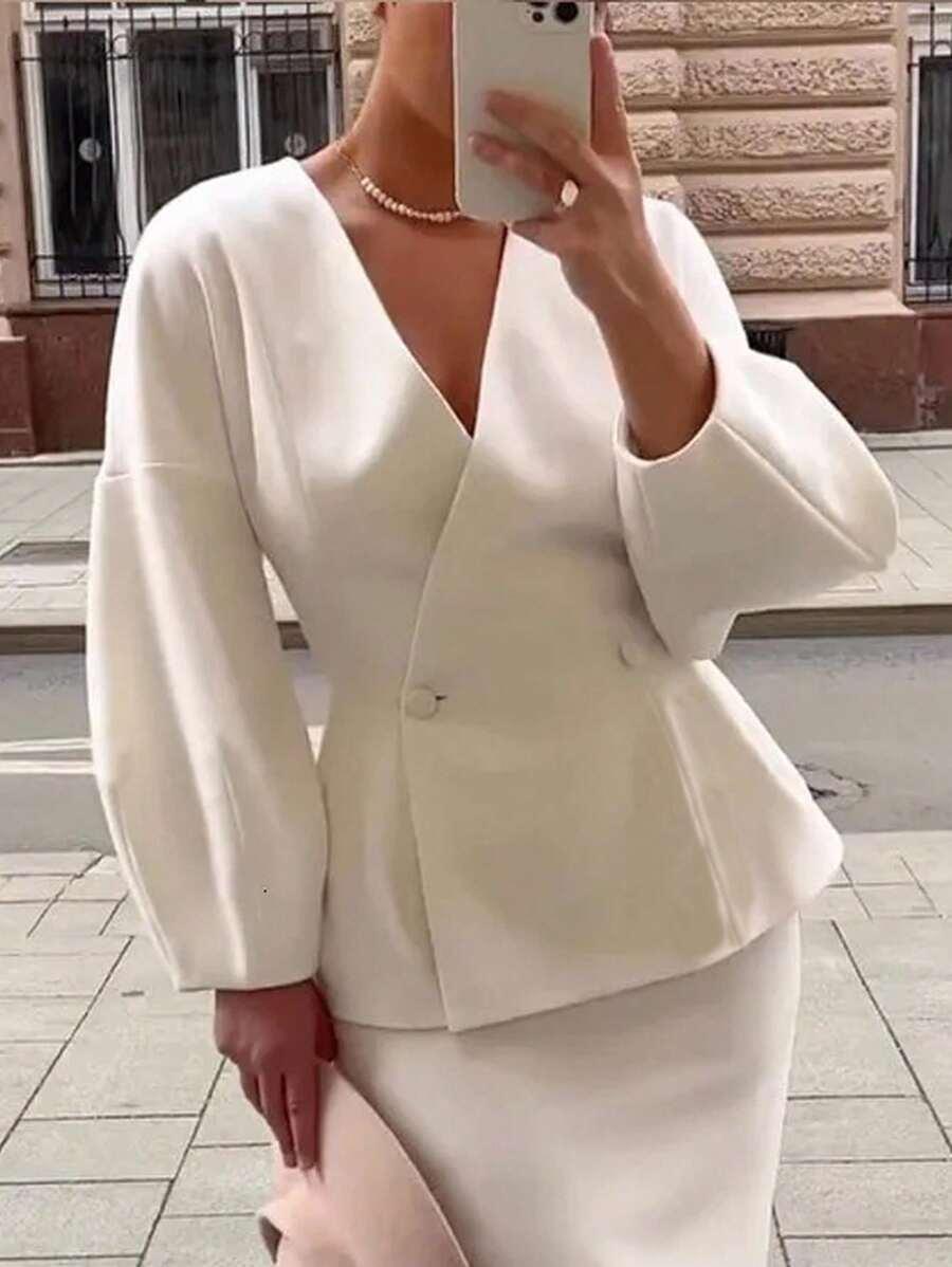 kremowy płaszcz v-neck 