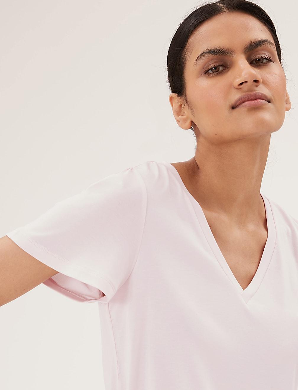różowy t-shirt v-neck T43-7982-A1