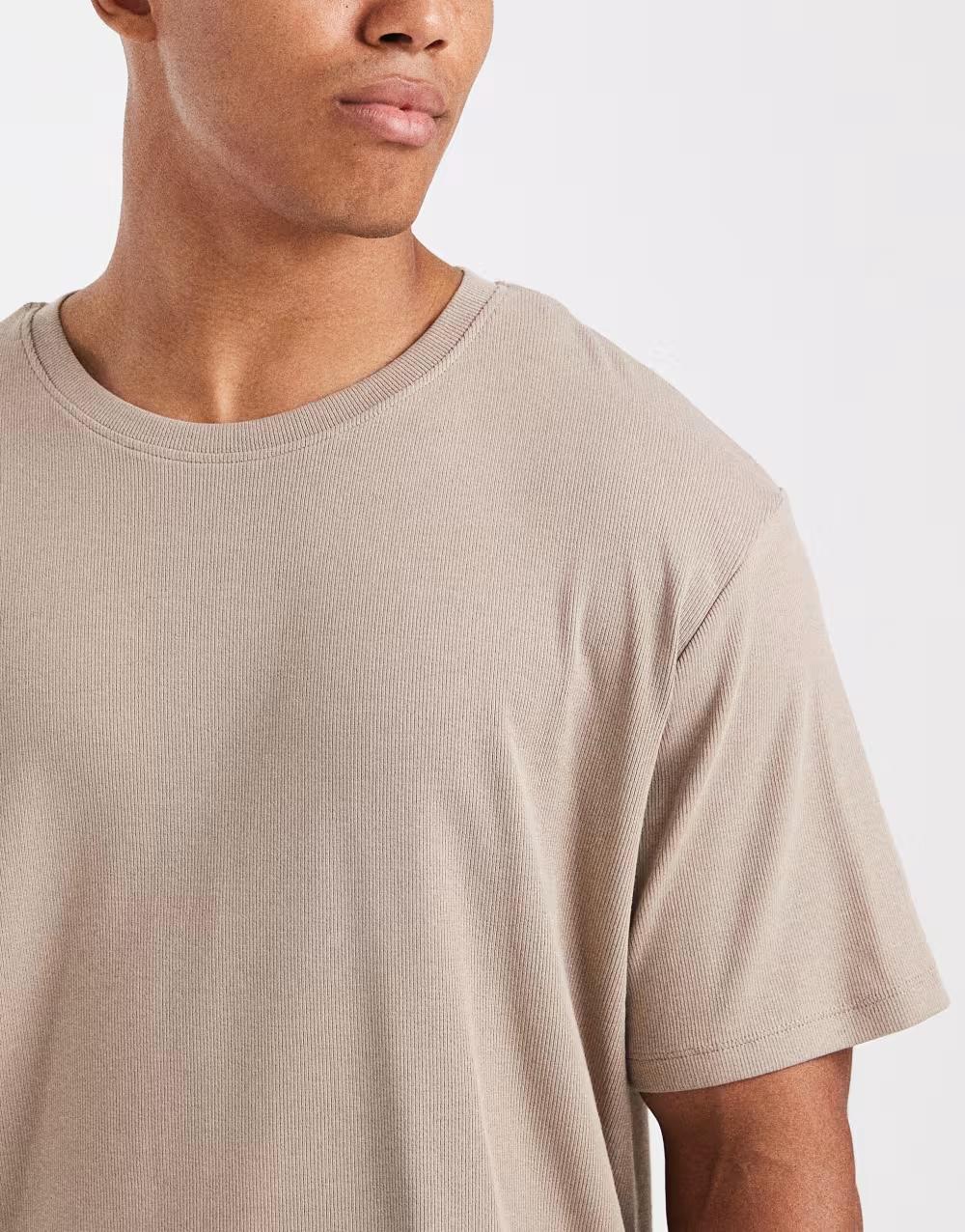 beżowy t-shirt prążki