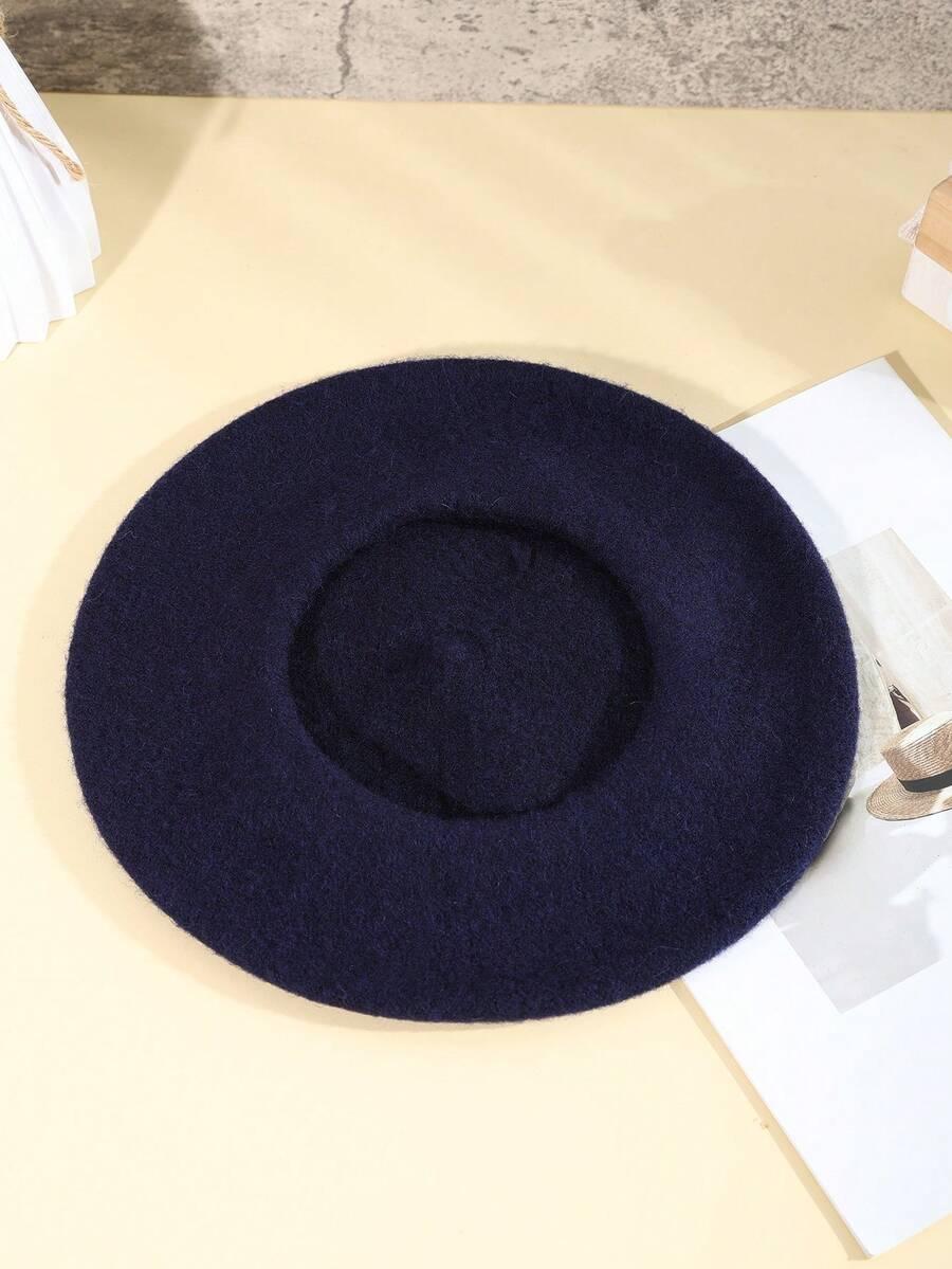 granatowy beret casual