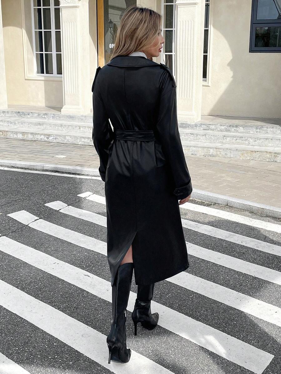 czarny płaszcz imitacja skóry