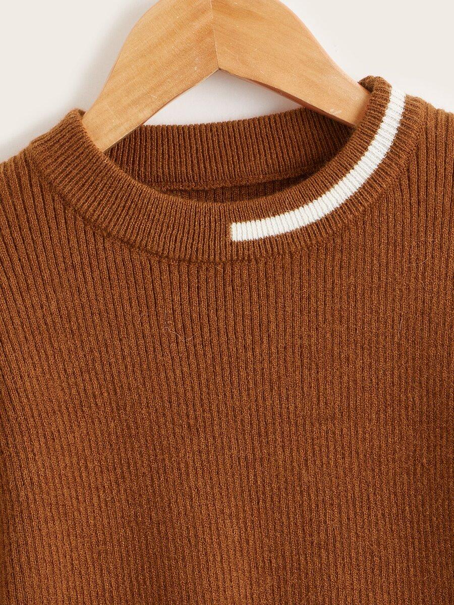 brązowy sweter okrągły dekolt 