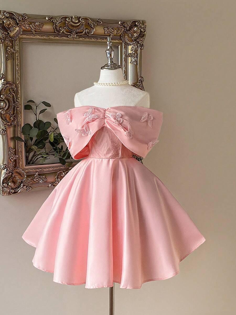 ROZKLOSZOWANA SUKIENKA MINI