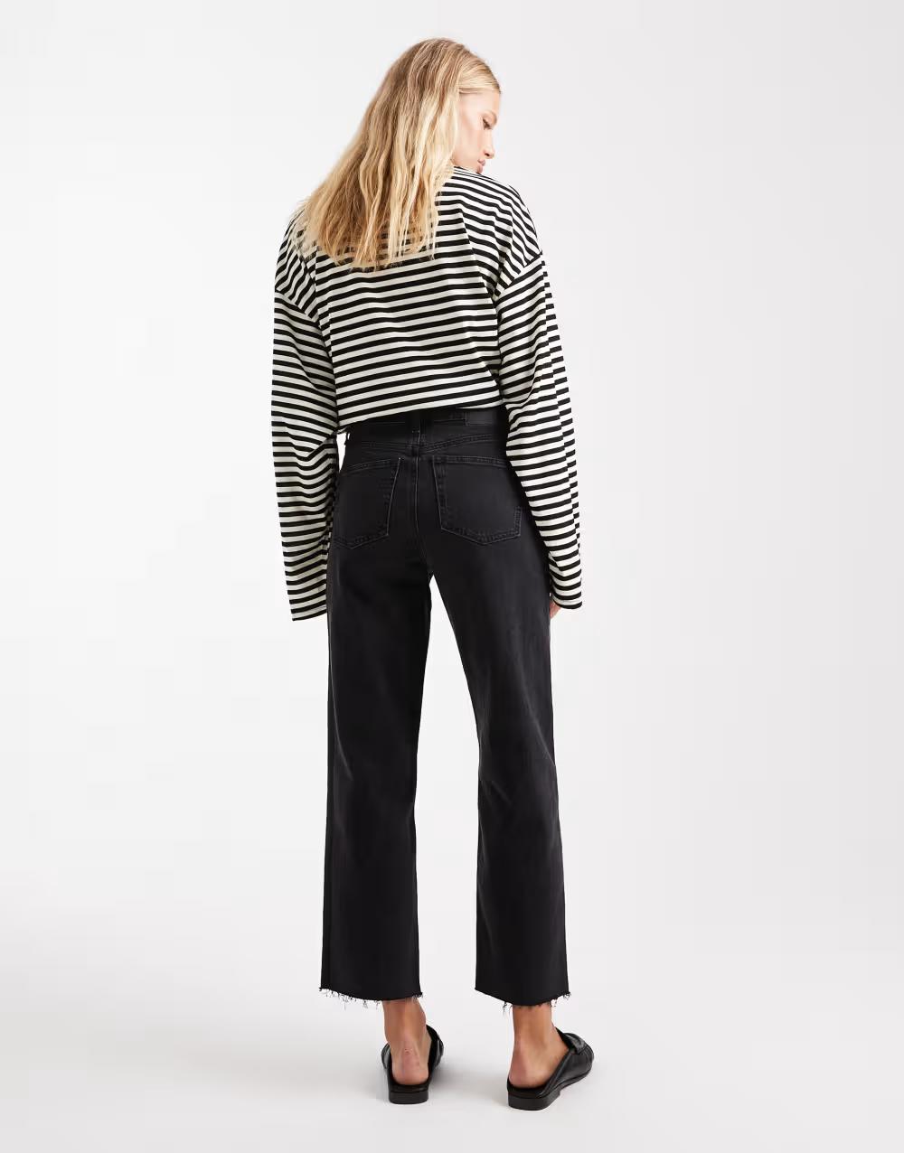 czarne spodnie jeans kieszenie