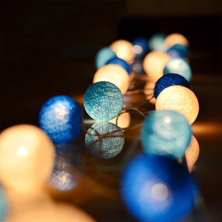 niebieskie lampki dekoracyjne