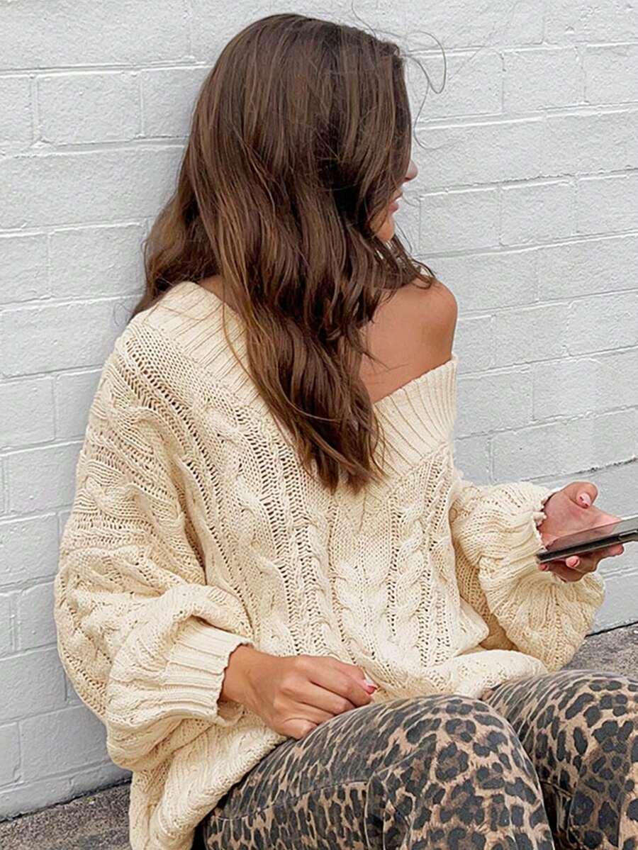 beżowy sweter v-neck