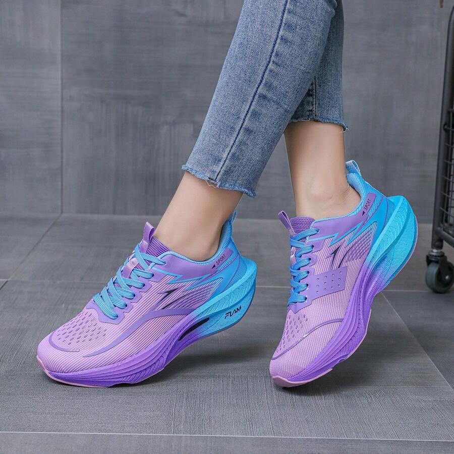 sznurowane buty sportowe
