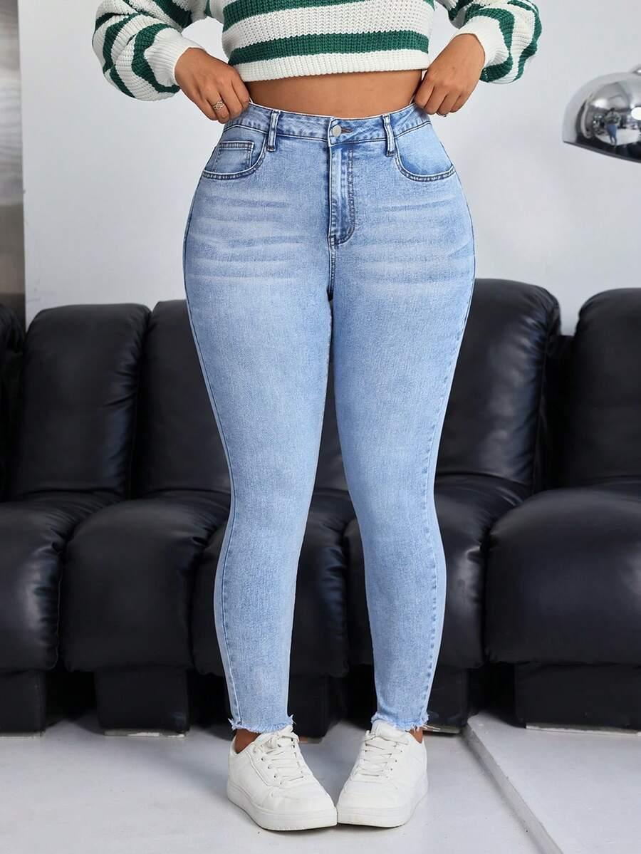 JEANSY Z WYSOKIM STANEM
