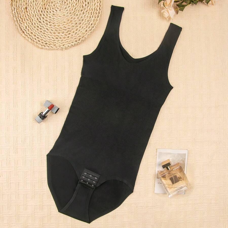 czarne modelujące body