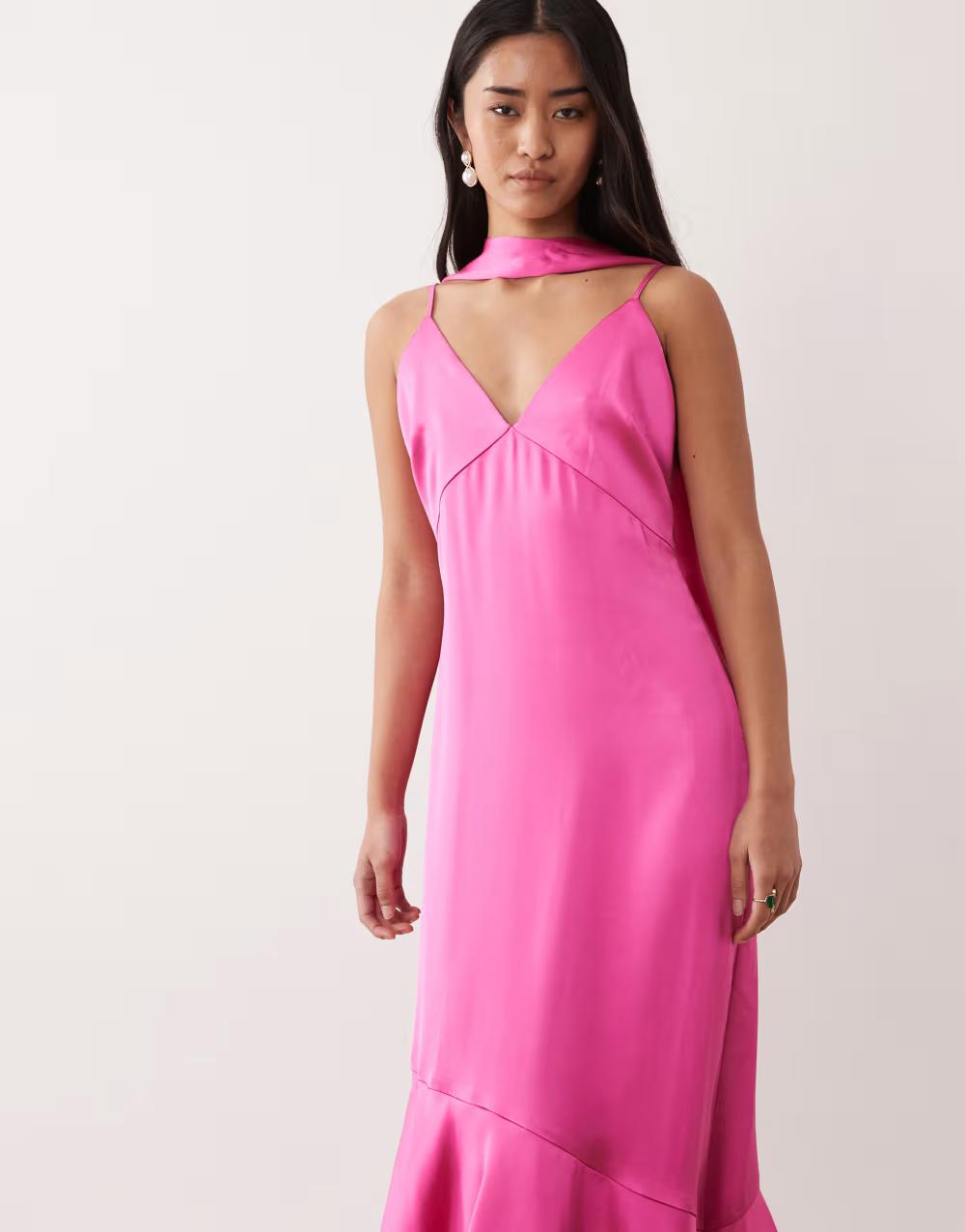 różowa satynowa maxi sukienka na ramiączkach v-neck