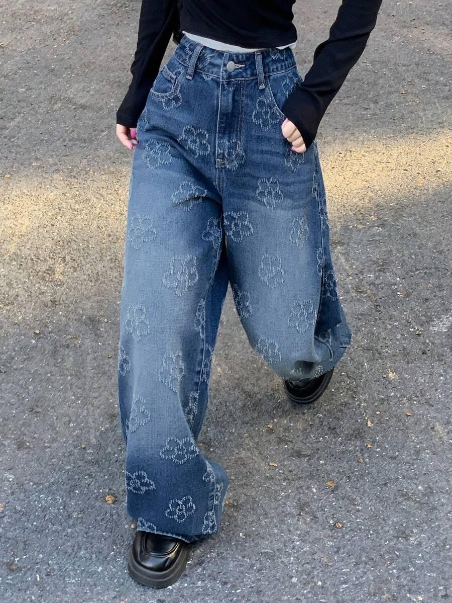 niebieskie spodnie jeans